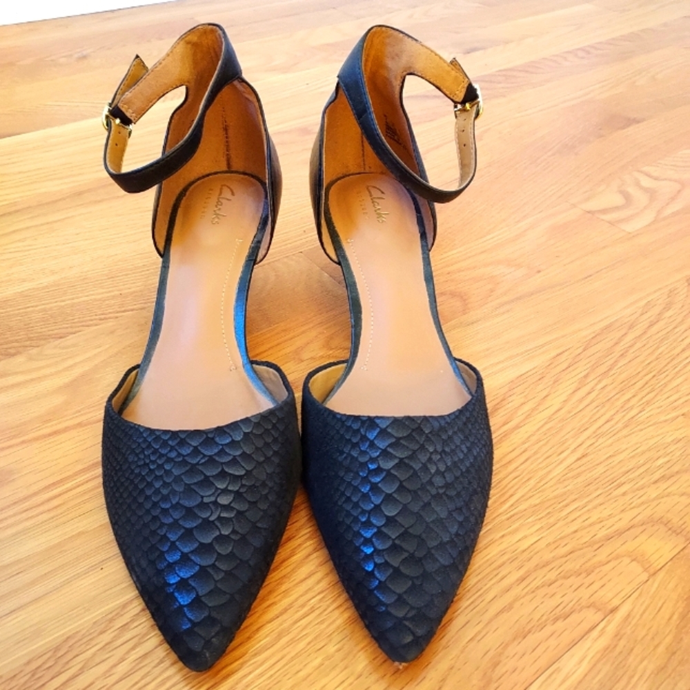 Clarks Black Ankle Strap Kitten Heels Size 9.5